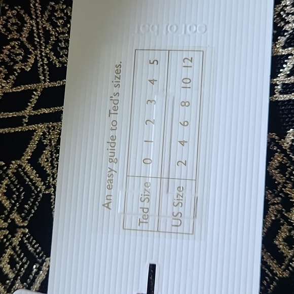 Elegant Black and Gold Women's Dress - Picture 13 of 13